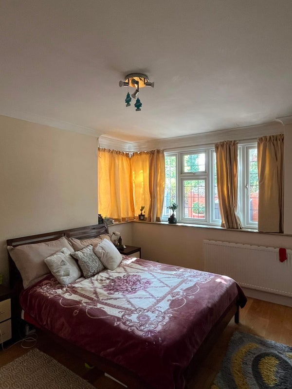Room Ridgeway Drive in Greater London