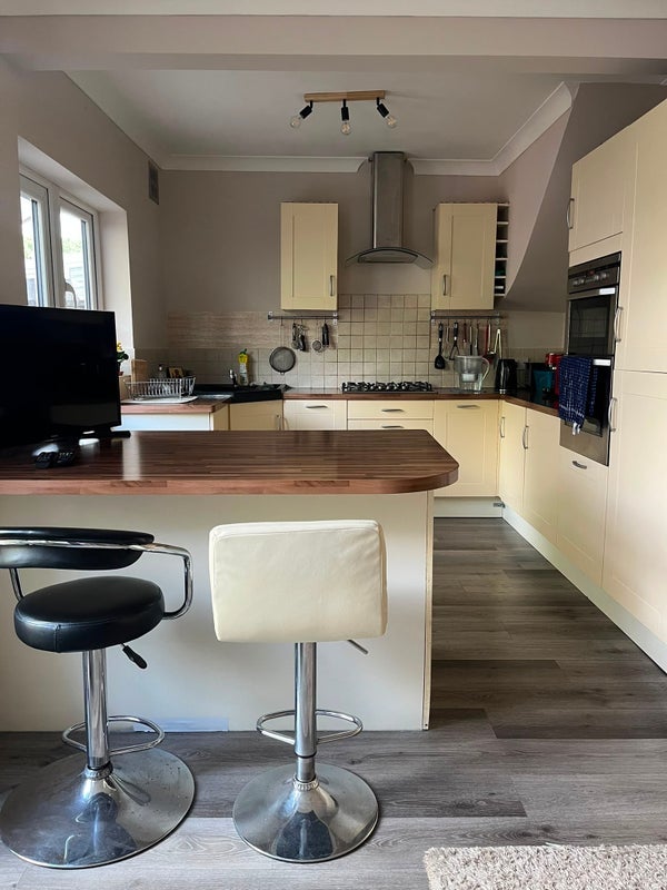 Room Ridgeway Drive in Greater London