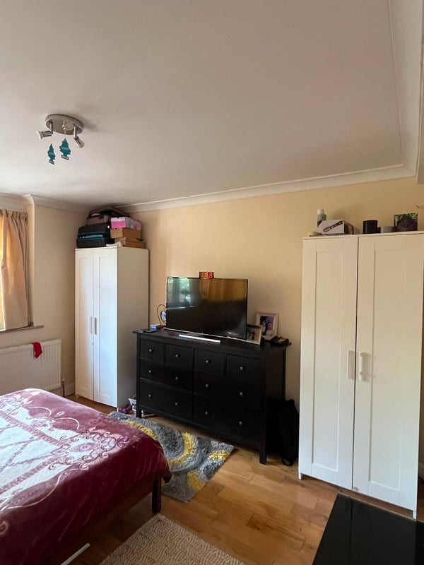 Room Ridgeway Drive in Greater London