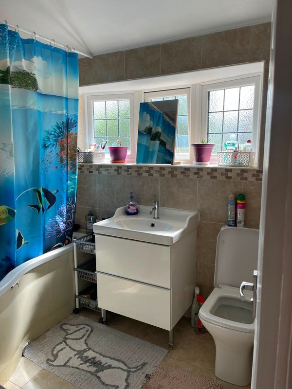 Room Ridgeway Drive in Greater London