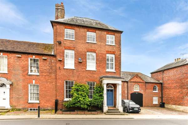 House Maltravers Street in Arun