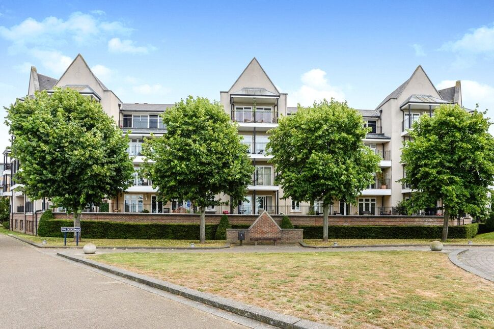 Flat Ingress Park Avenue in Dartford