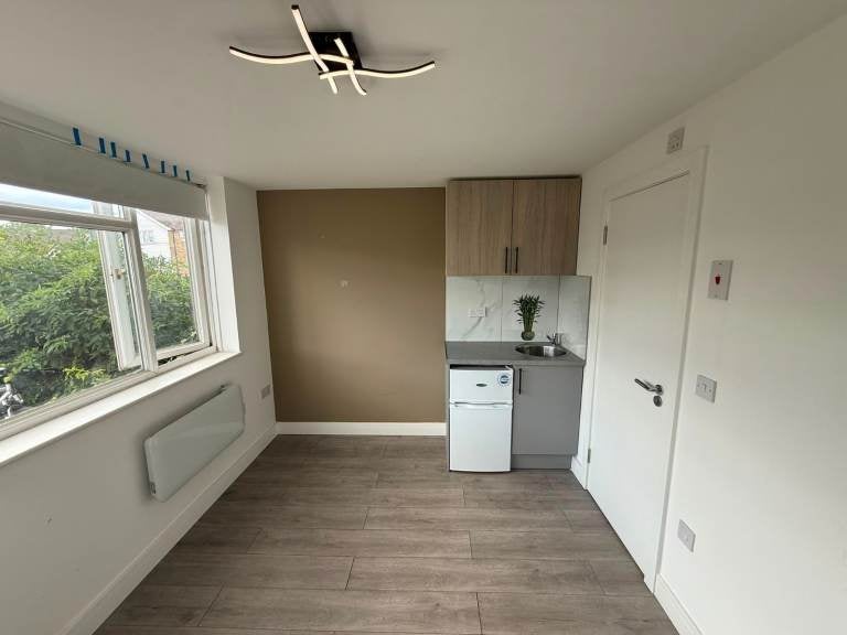 Flat Selan Gardens in Greater London