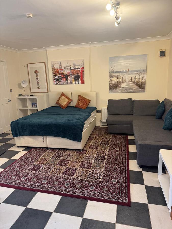 Flat Amerden Lane in Taplow