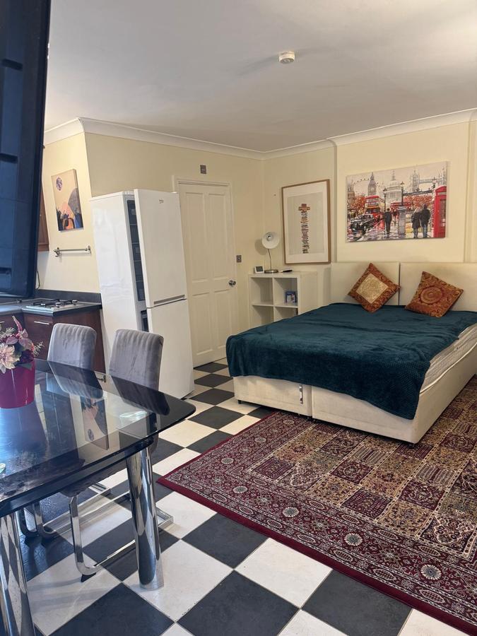 Flat Amerden Lane in Taplow