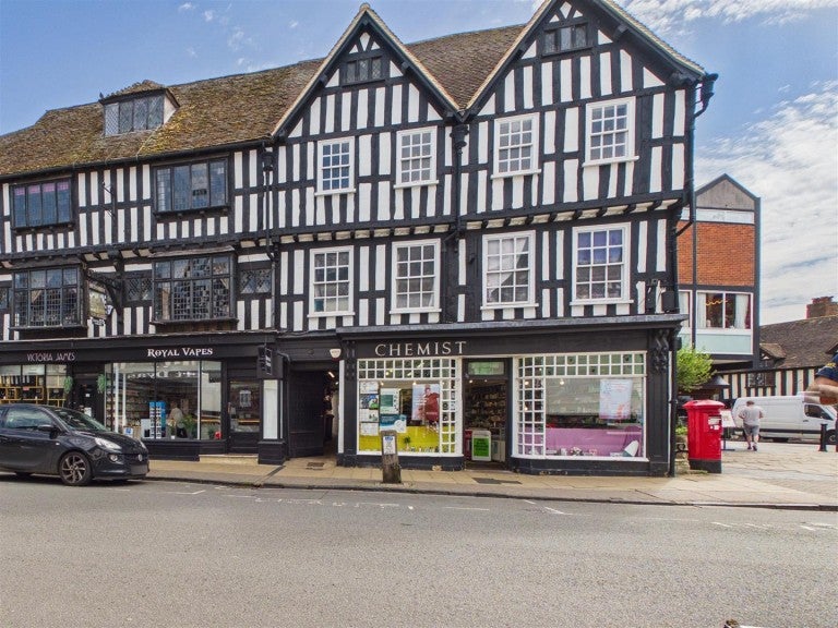 Flat High Street in Stratford-on-Avon