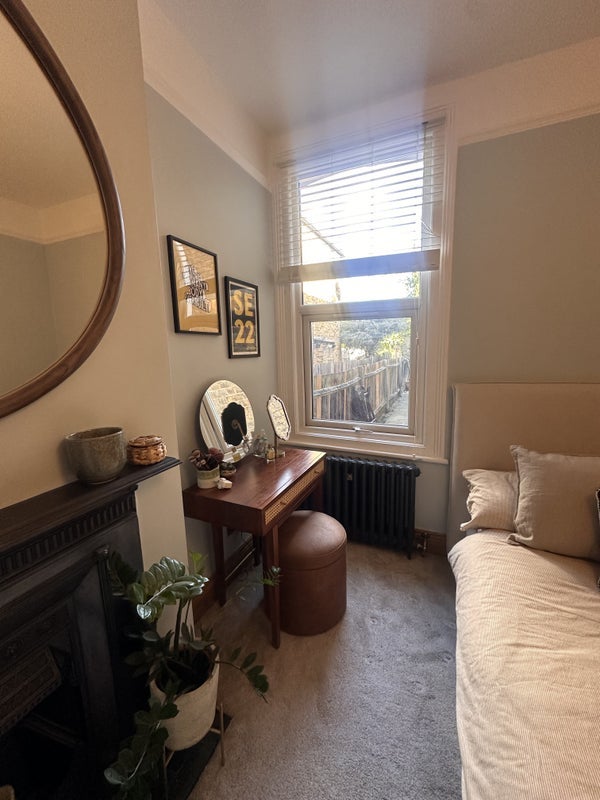 Flat Clive Road in Greater London