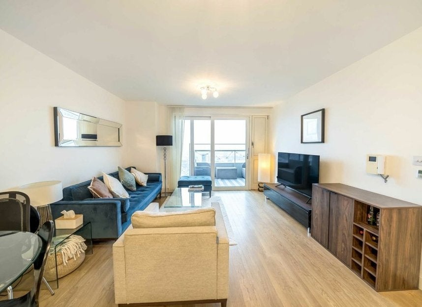 Flat Jefferson Plaza in Greater London