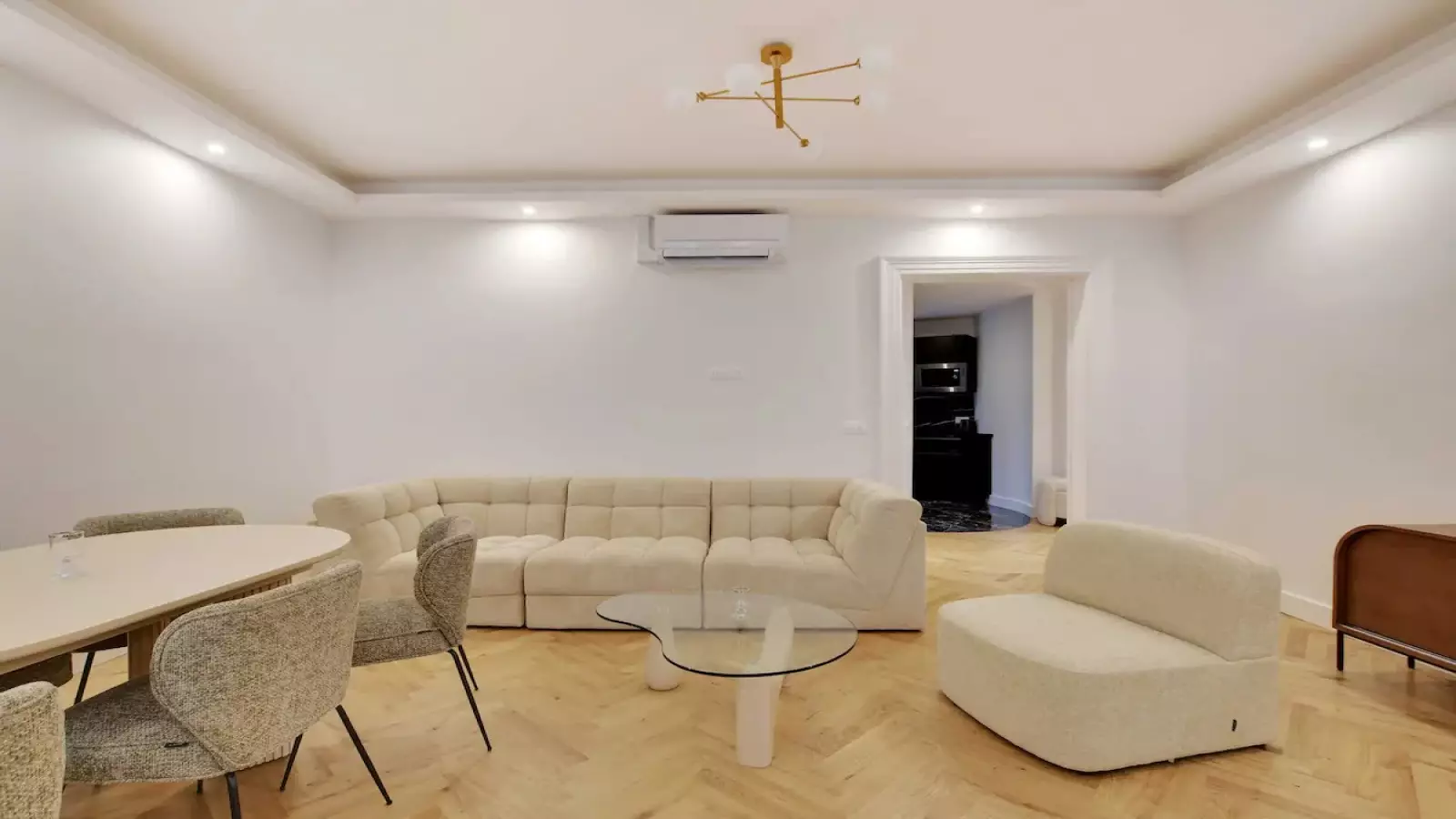 Appartement Rue du Colisée à Paris