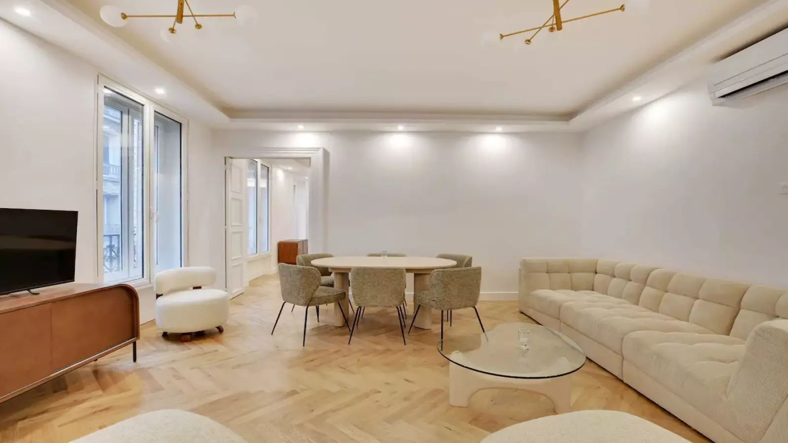 Appartement Rue du Colisée à Paris
