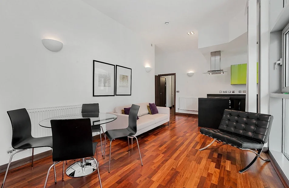 Flat Bridges Court in Greater London