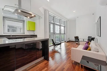 Flat Bridges Court in Greater London