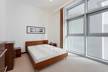 Flat Bridges Court in Greater London