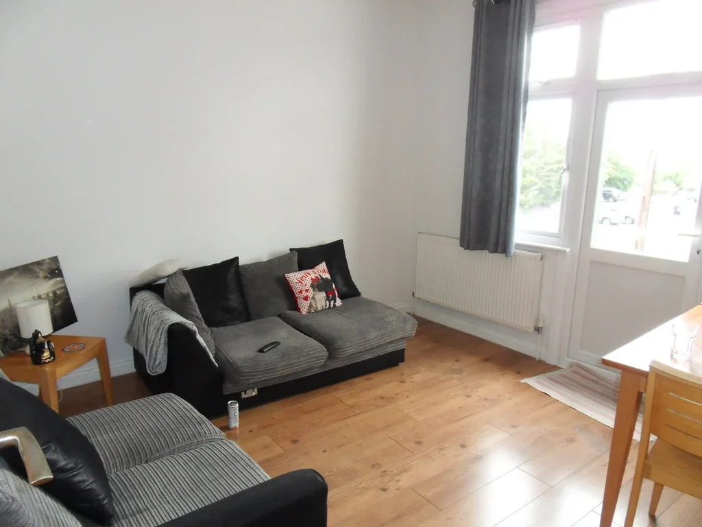 Flat Dagmar Avenue in Greater London