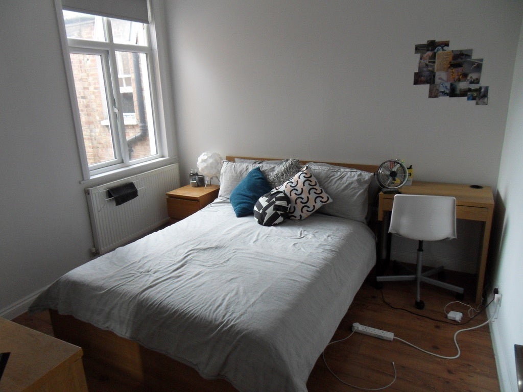 Flat Dagmar Avenue in Greater London