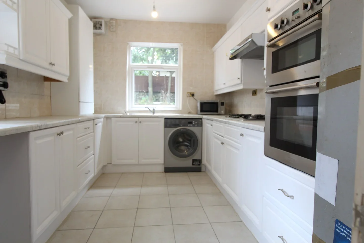 Room Charlton Park Road in Greater London