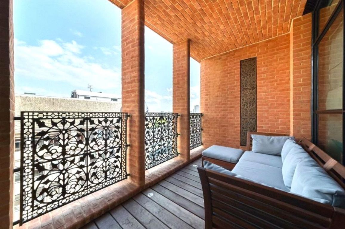 Flat Artillery Row in City of Westminster