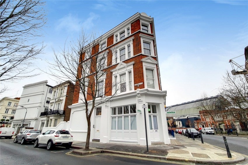 Flat Hazlitt Road in Greater London