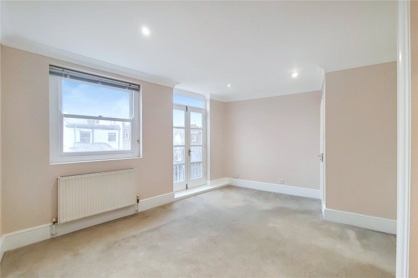 Flat Hazlitt Road in Greater London