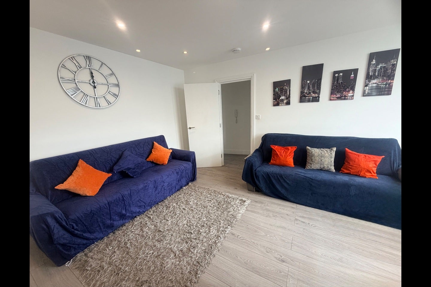 Flat The Chase in Greater London