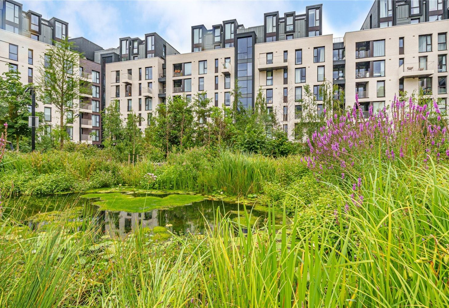 Flat Forrester Way in Greater London