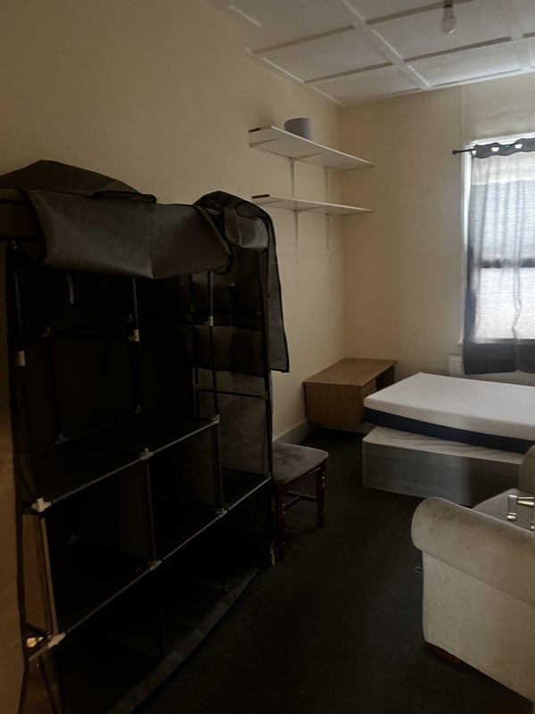Room Caverswall Street in Greater London