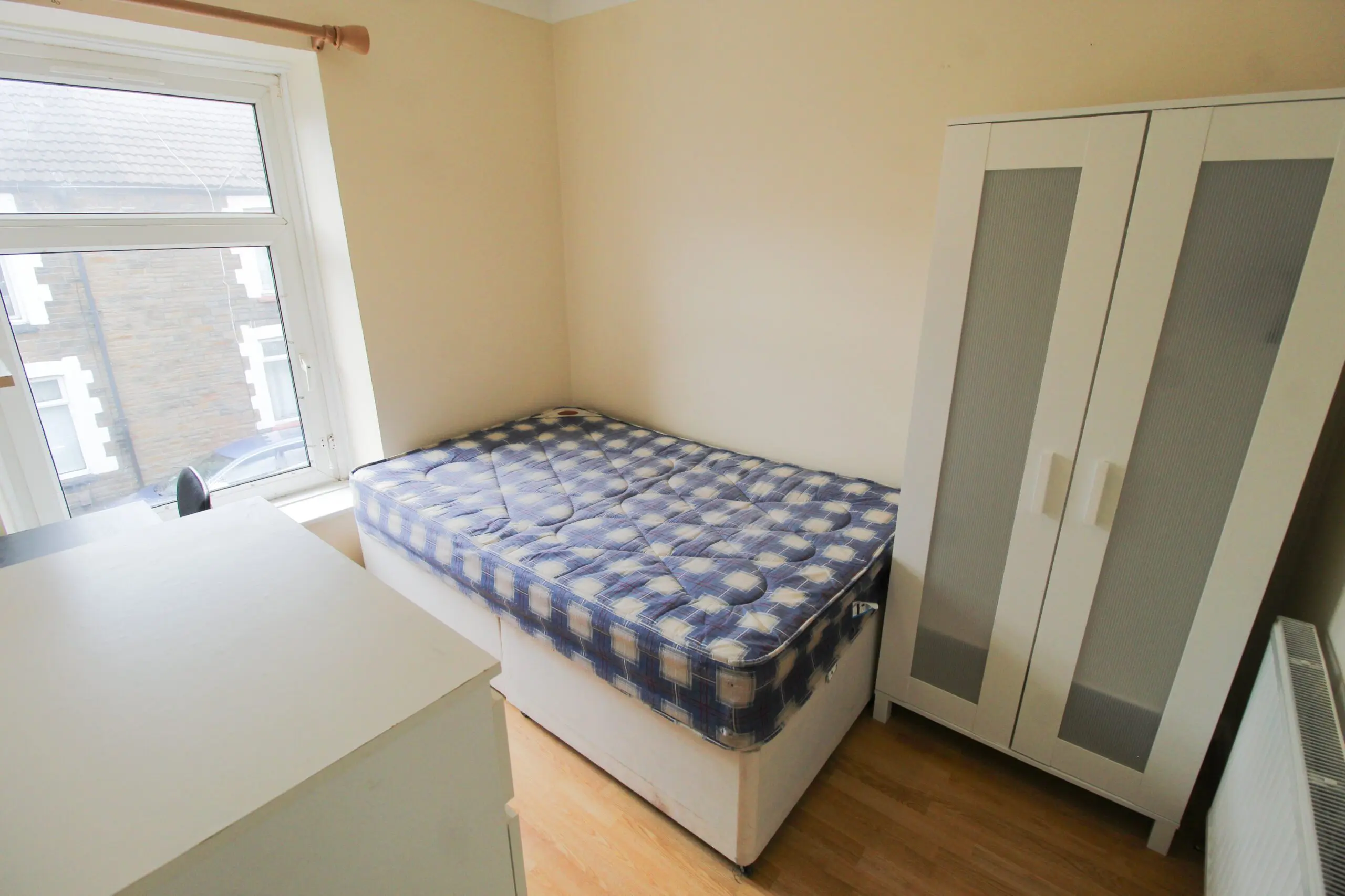 Room King Street in Pontypridd