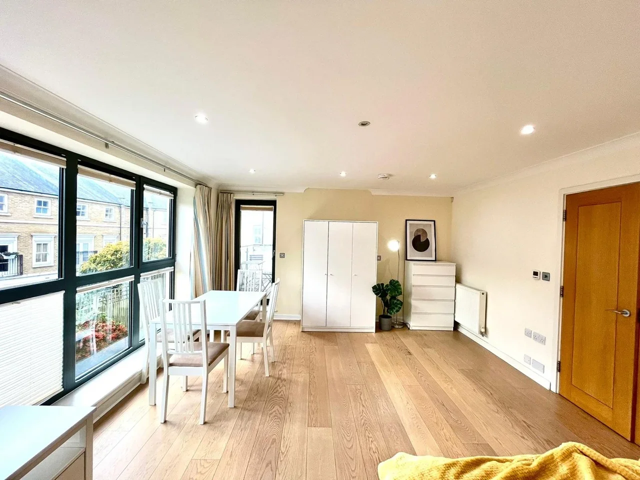Room Canal Boulevard in Greater London