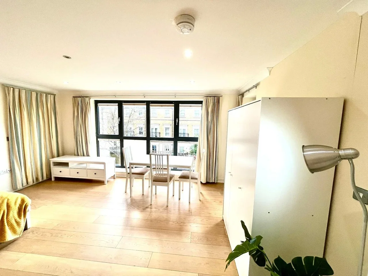 Room Canal Boulevard in Greater London