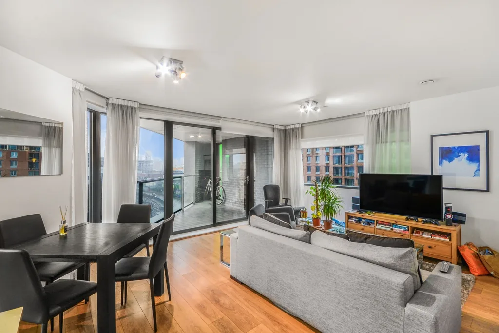 Flat Teviot Street in Greater London