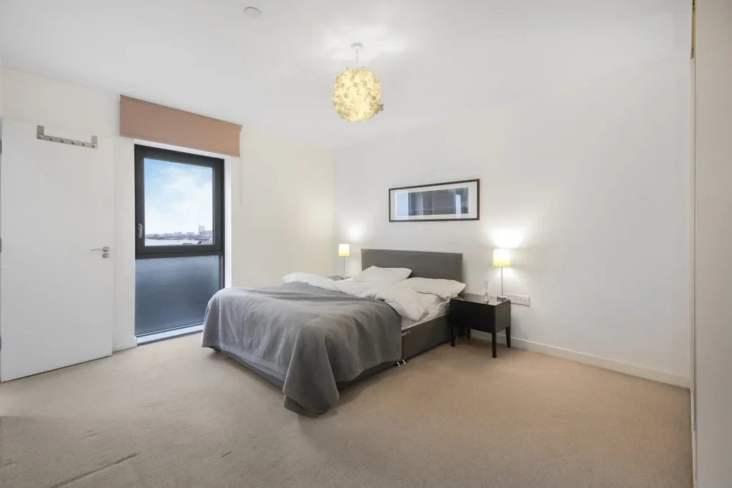 Flat Teviot Street in Greater London