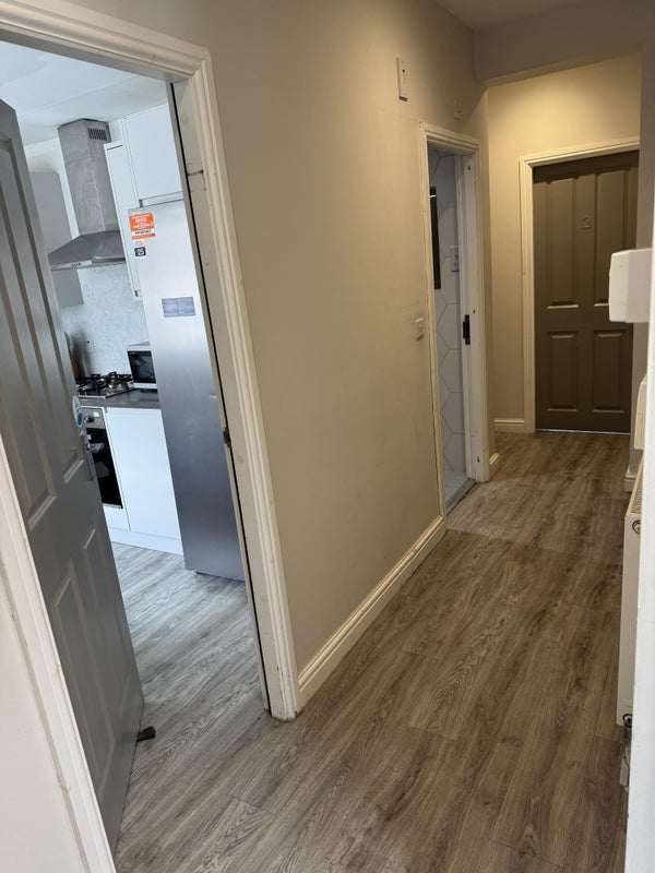 Room Kingswood Road in Manchester
