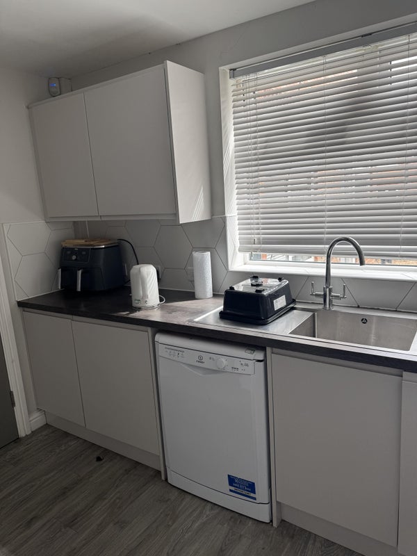 Room Kingswood Road in Manchester