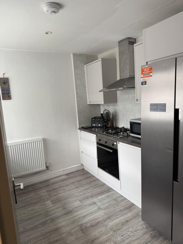 Room Kingswood Road in Manchester