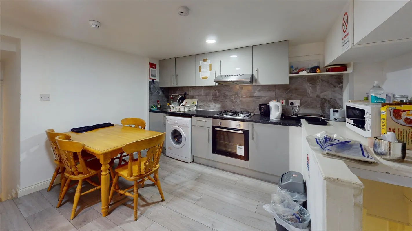 Room Harrow Road in Greater London
