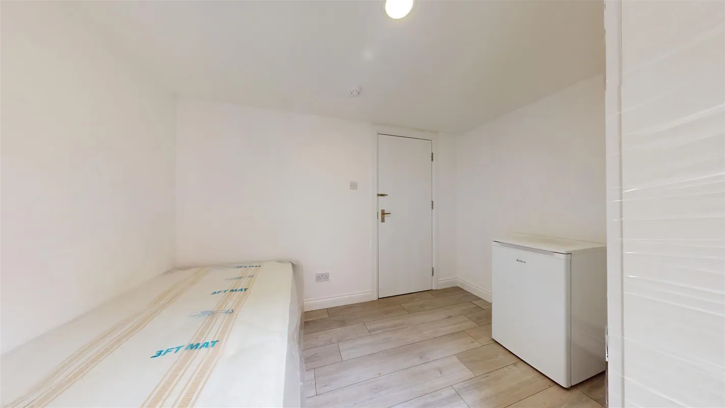 Room Harrow Road in Greater London