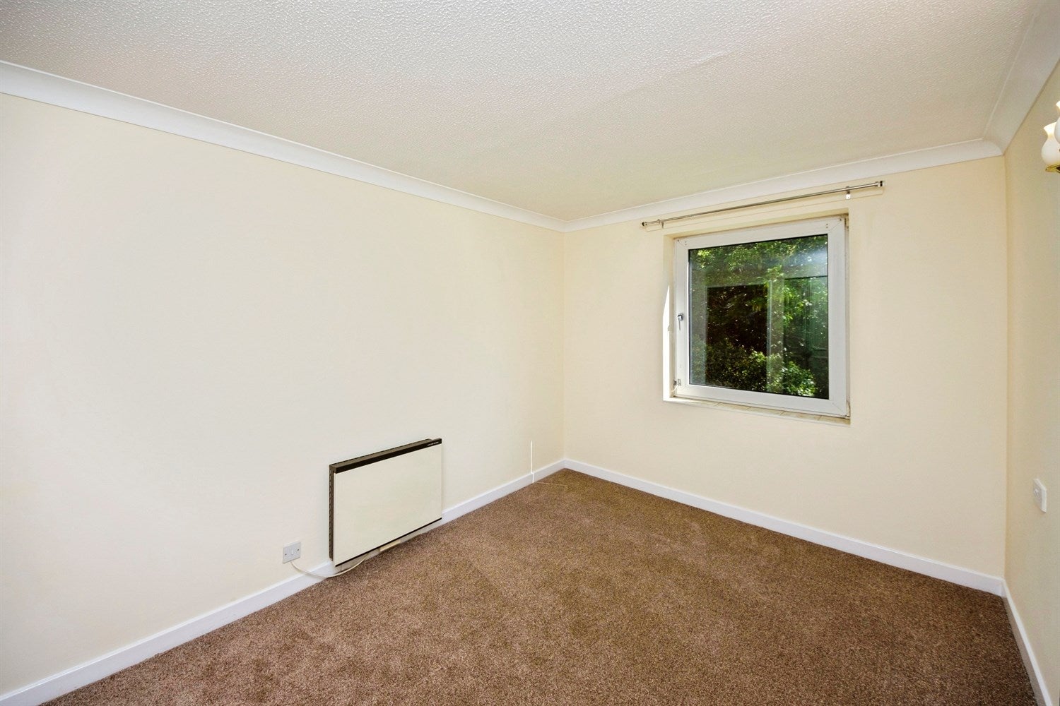 Flat Moreton Road in Upton