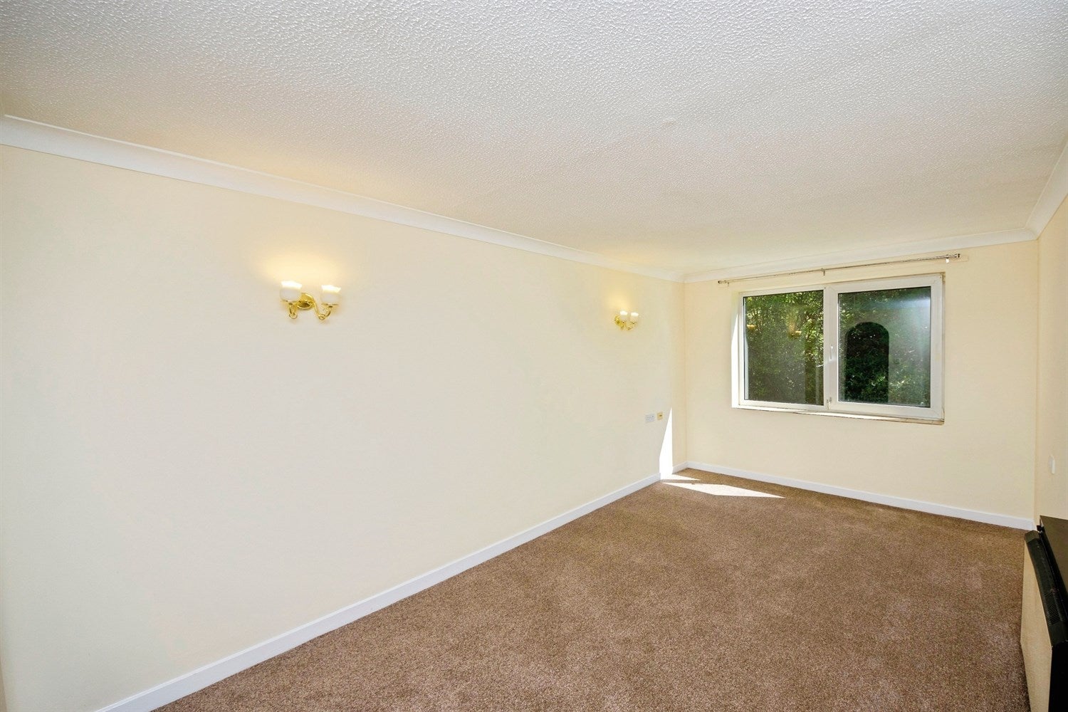 Flat Moreton Road in Upton