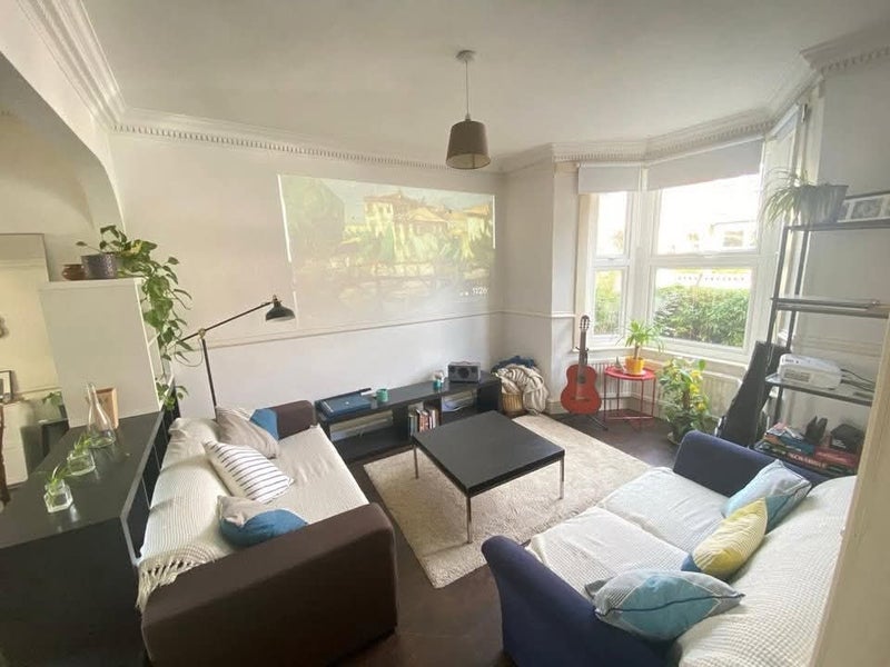 Room Roslyn Road in Greater London