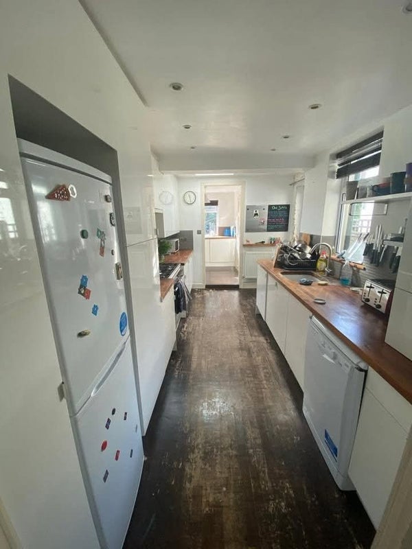 Room Roslyn Road in Greater London