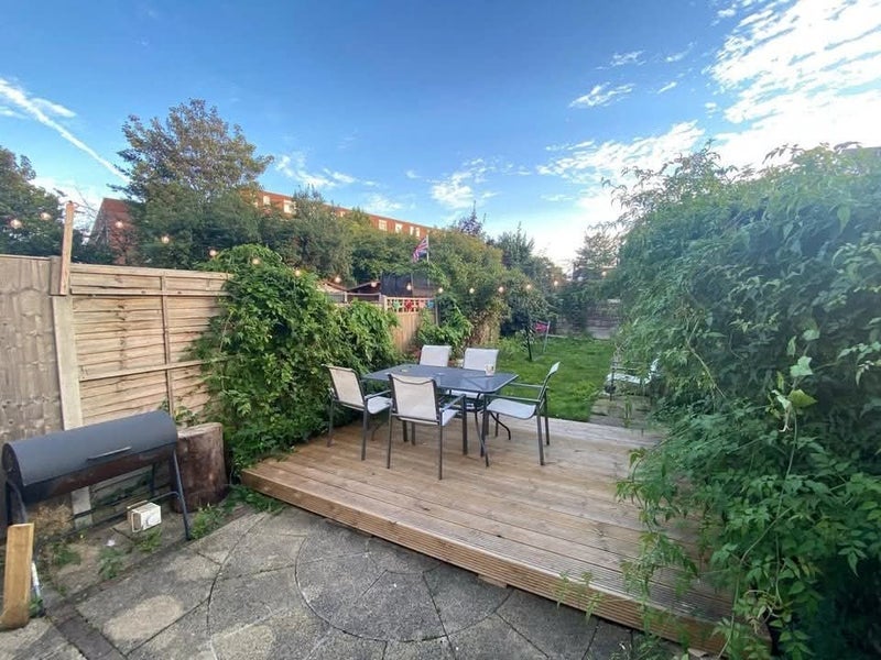 Room Roslyn Road in Greater London