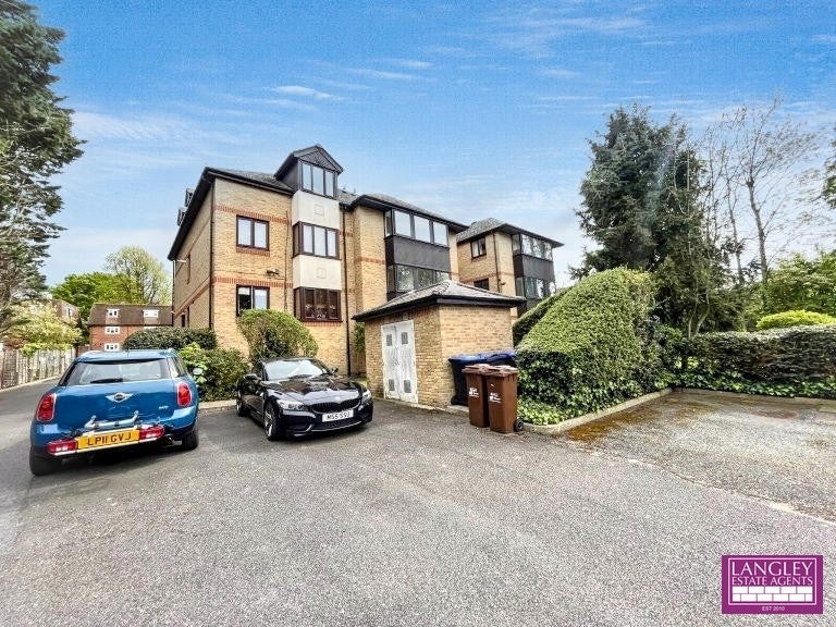 Flat Perth Road in Greater London