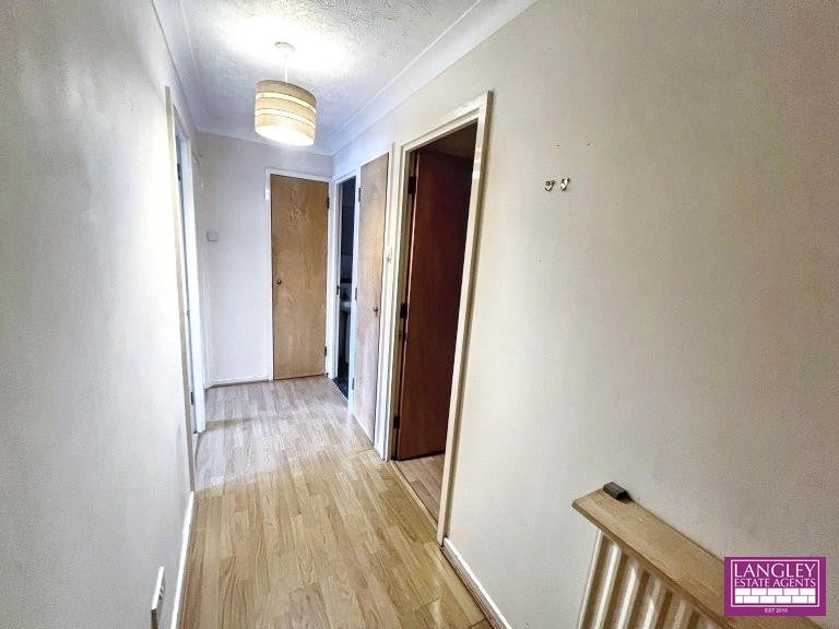 Flat Perth Road in Greater London