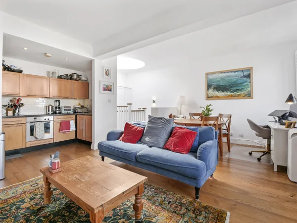 Flat Akerman Road in London