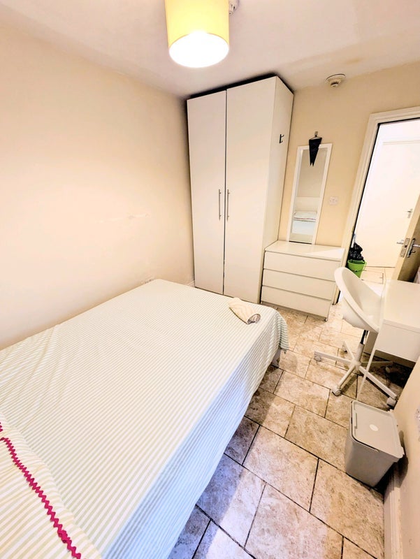 Room Russell Gardens in Greater London