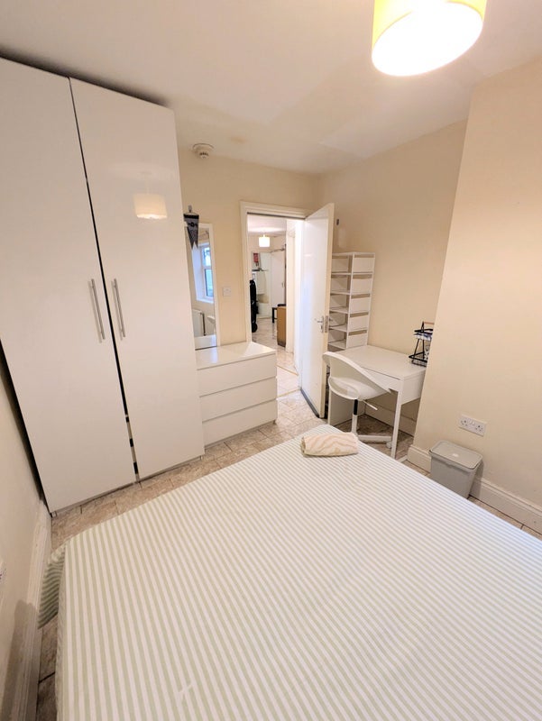 Room Russell Gardens in Greater London