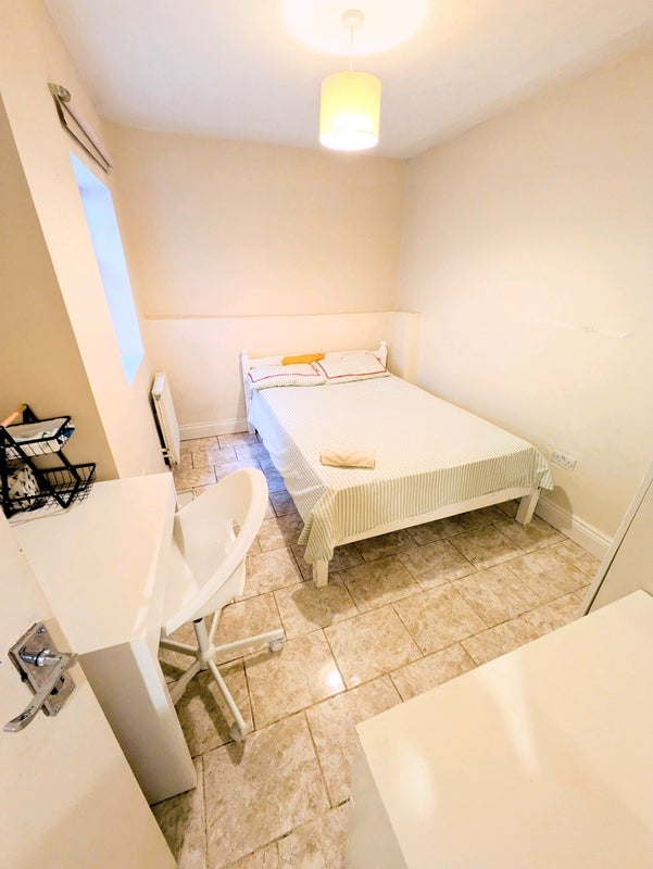 Room Russell Gardens in Greater London