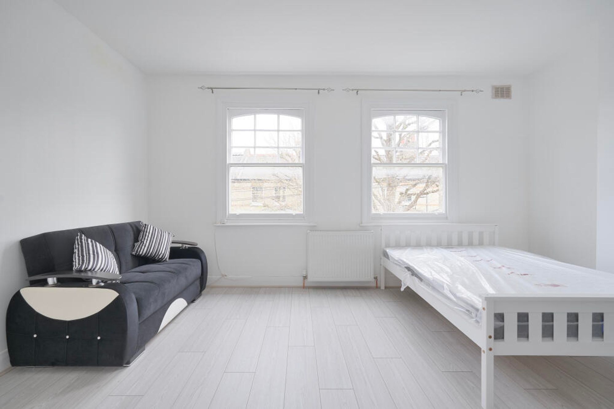 Flat Turneville Road in Greater London