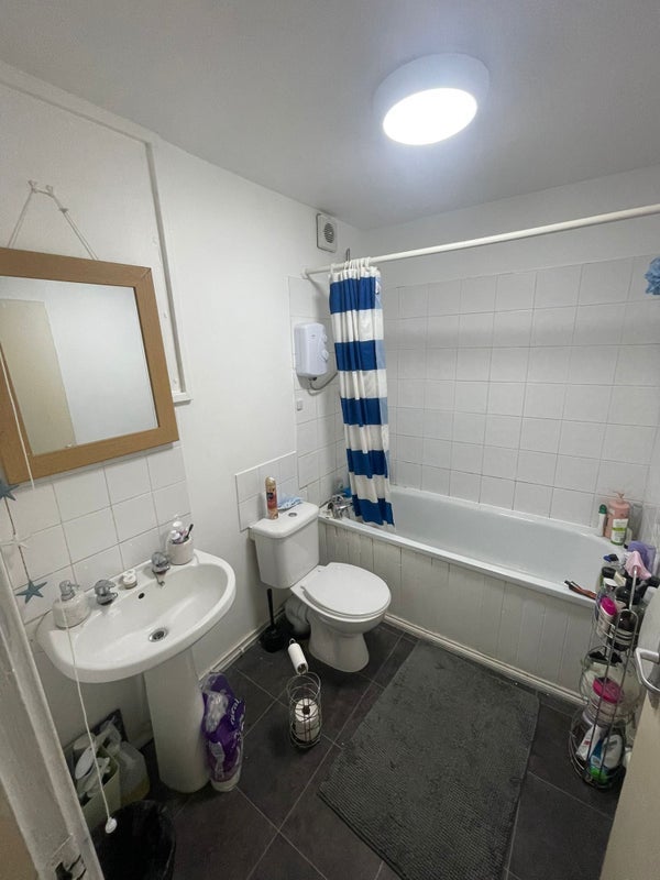 Room Stewarts Road in Greater London