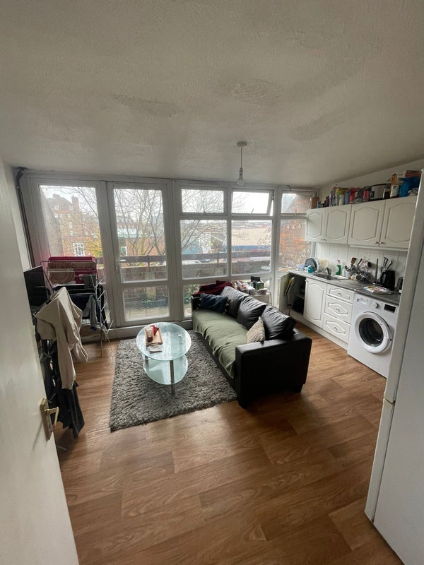 Room Stewarts Road in Greater London